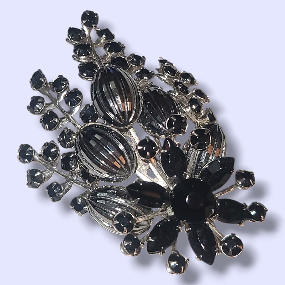 Vintage Black Rhinestone Floral Spray‎ Brooch Silver Tone Glass Pin Mid Century - Picture 2 of 6